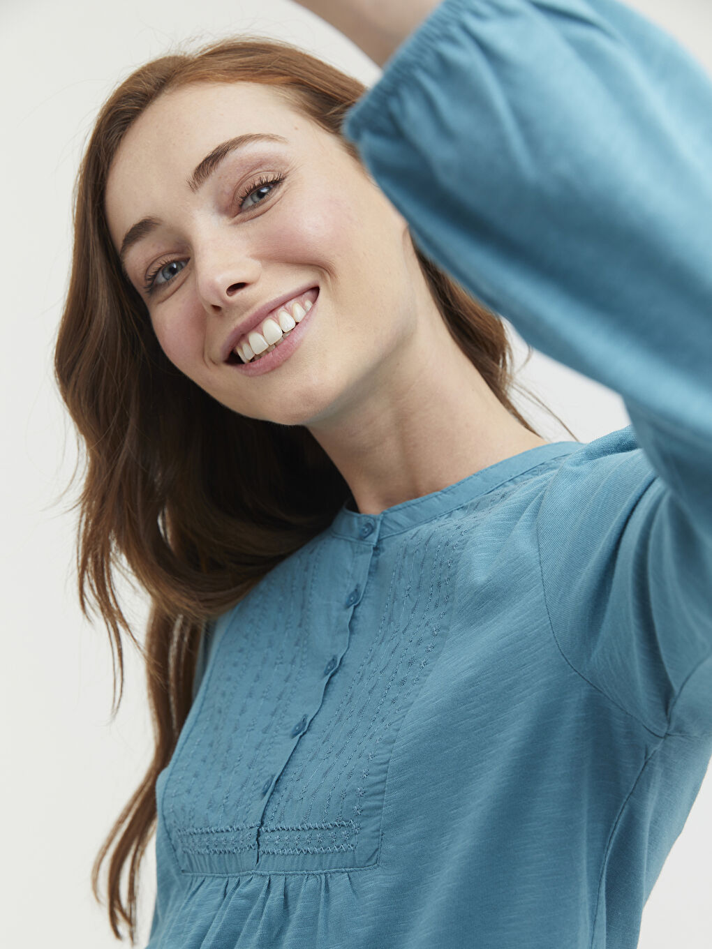 Turkuaz Bisiklet Yaka Düğme Detaylı Nakışlı Bluz-3