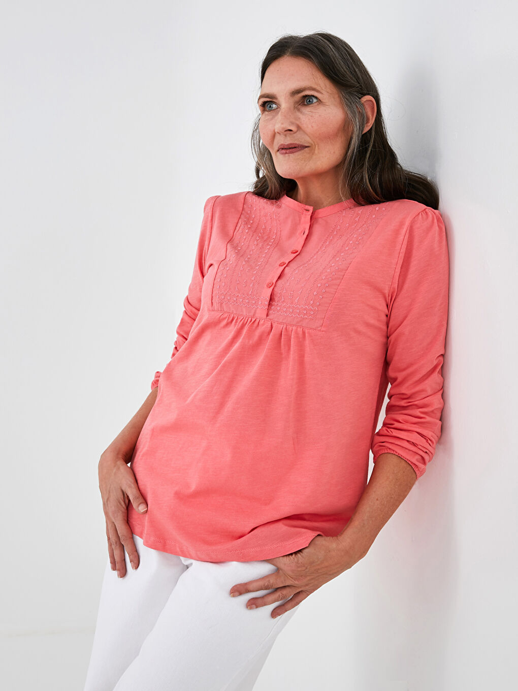 Mercan Bisiklet Yaka Nakışlı Düğme Detaylı Uzun Kollu Pamuklu Kadın Bluz-4