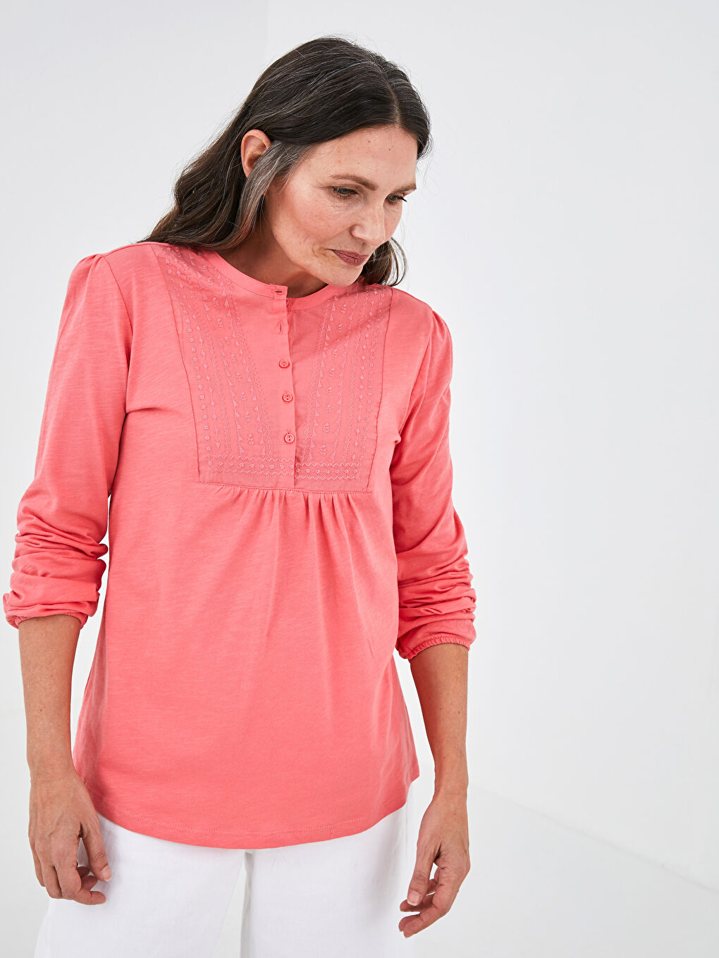 Mercan Bisiklet Yaka Nakışlı Düğme Detaylı Uzun Kollu Pamuklu Kadın Bluz