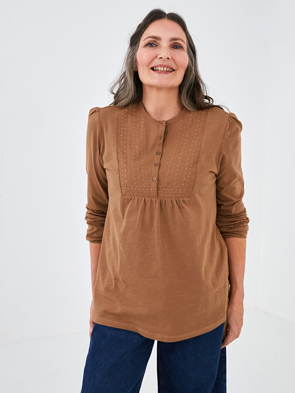 Kahverengi Bisiklet Yaka Düğme Detaylı Nakışlı Kadın Bluz