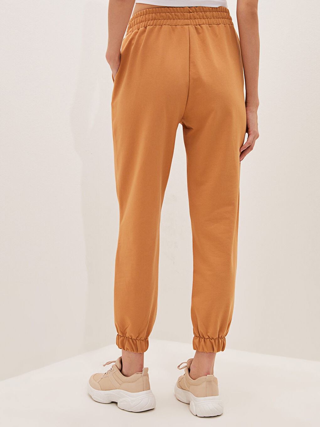 Женские спортивные штаны с резинкой на талии и деталями карманов-3