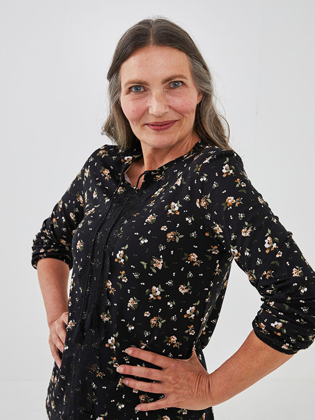 Karışık Bisiklet Yaka Nakış İşlemeli Uzun Kollu Viskon Kadın Bluz-1