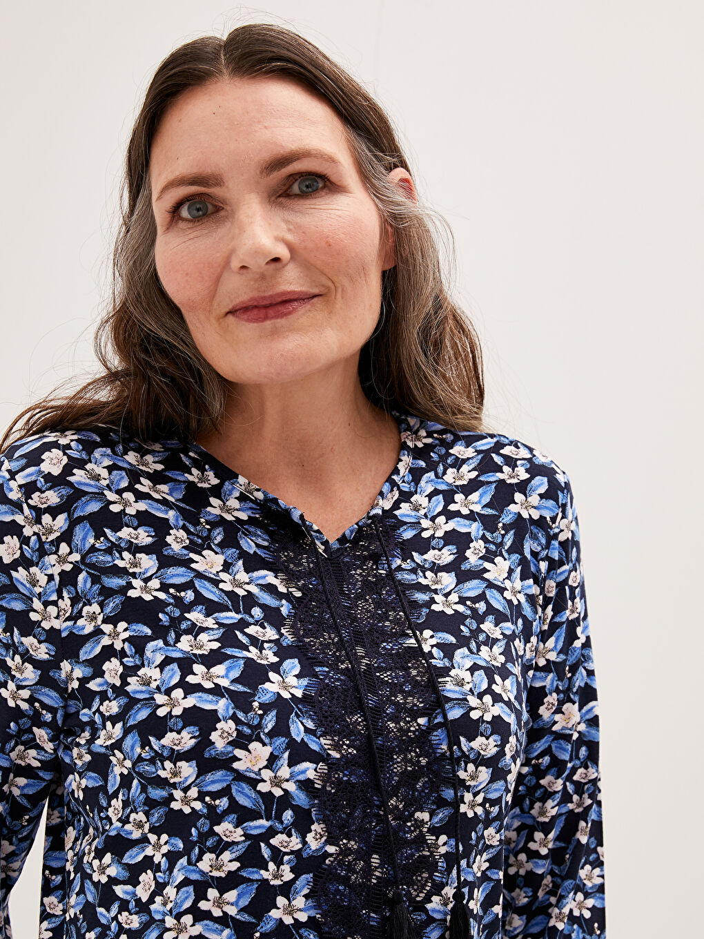 Mavi Bisiklet Yaka Nakış İşlemeli Uzun Kollu Viskon Kadın Bluz-1