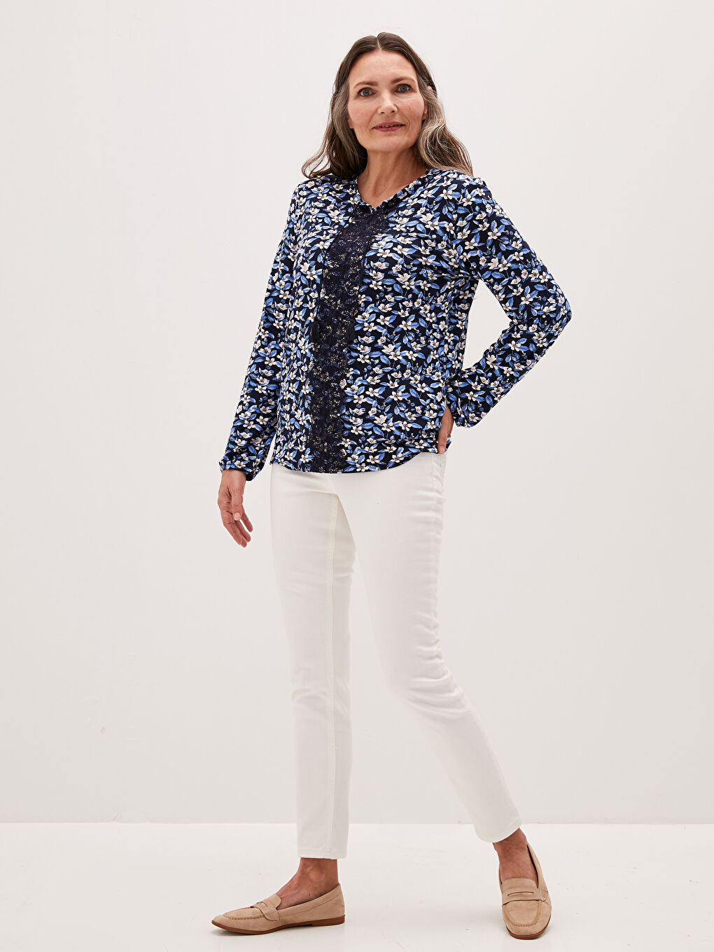 Mavi Bisiklet Yaka Nakış İşlemeli Uzun Kollu Viskon Kadın Bluz-2