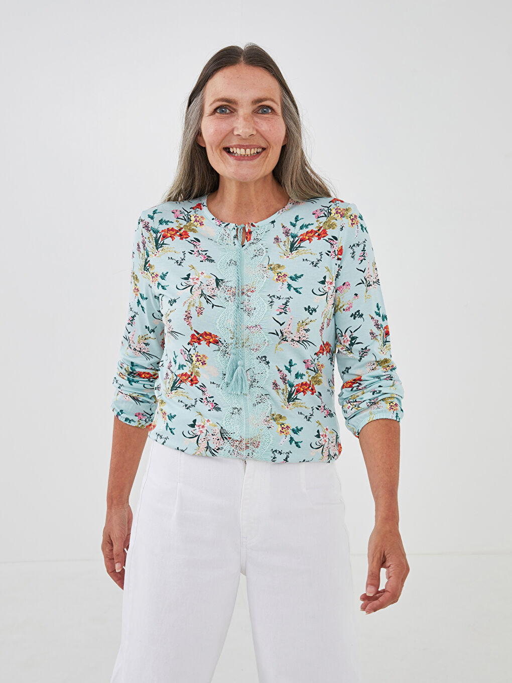 Yeşil Bisiklet Yaka Nakış İşlemeli Uzun Kollu Viskon Kadın Bluz-1