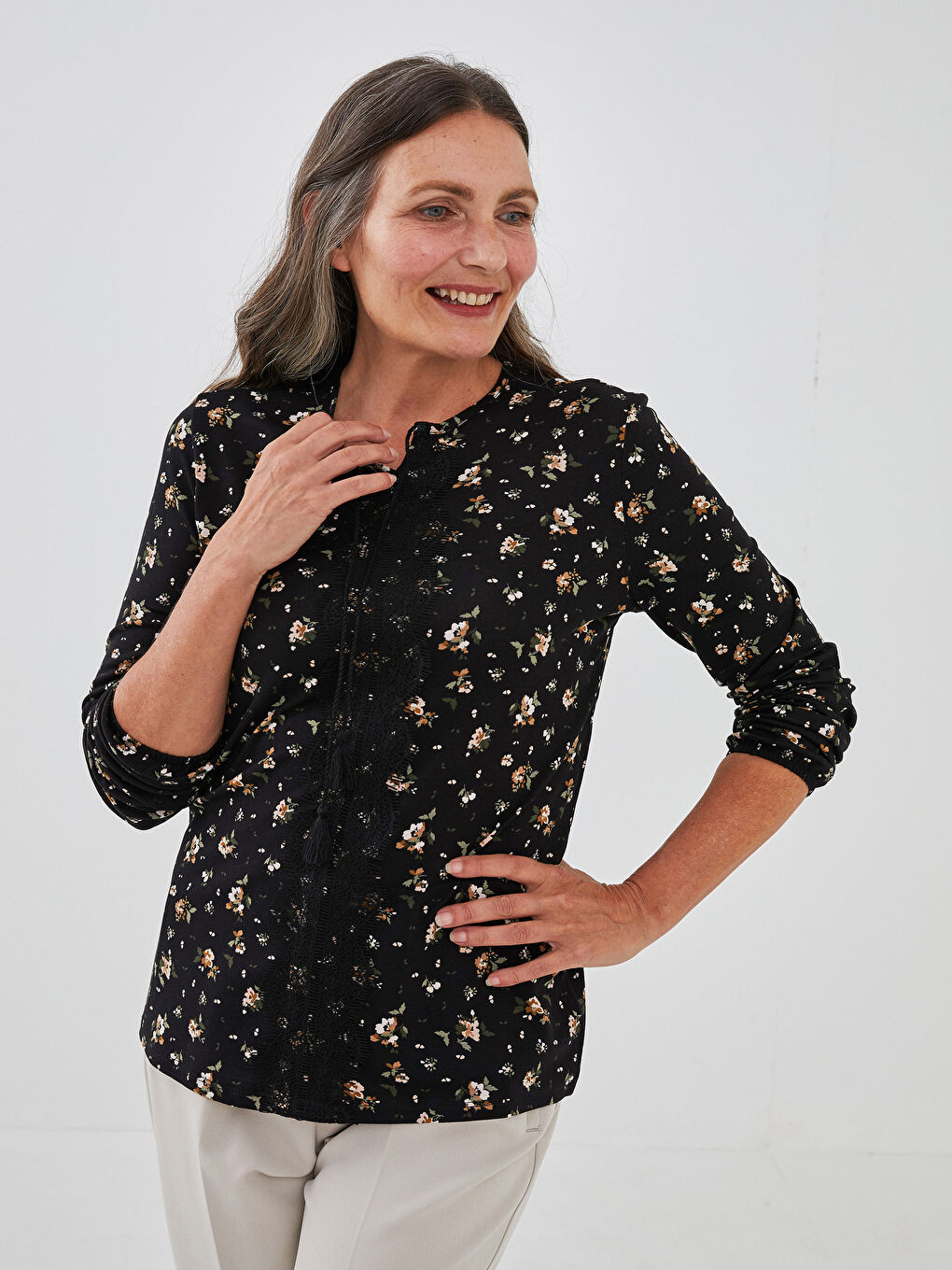 Karışık Bisiklet Yaka Nakış İşlemeli Uzun Kollu Viskon Kadın Bluz