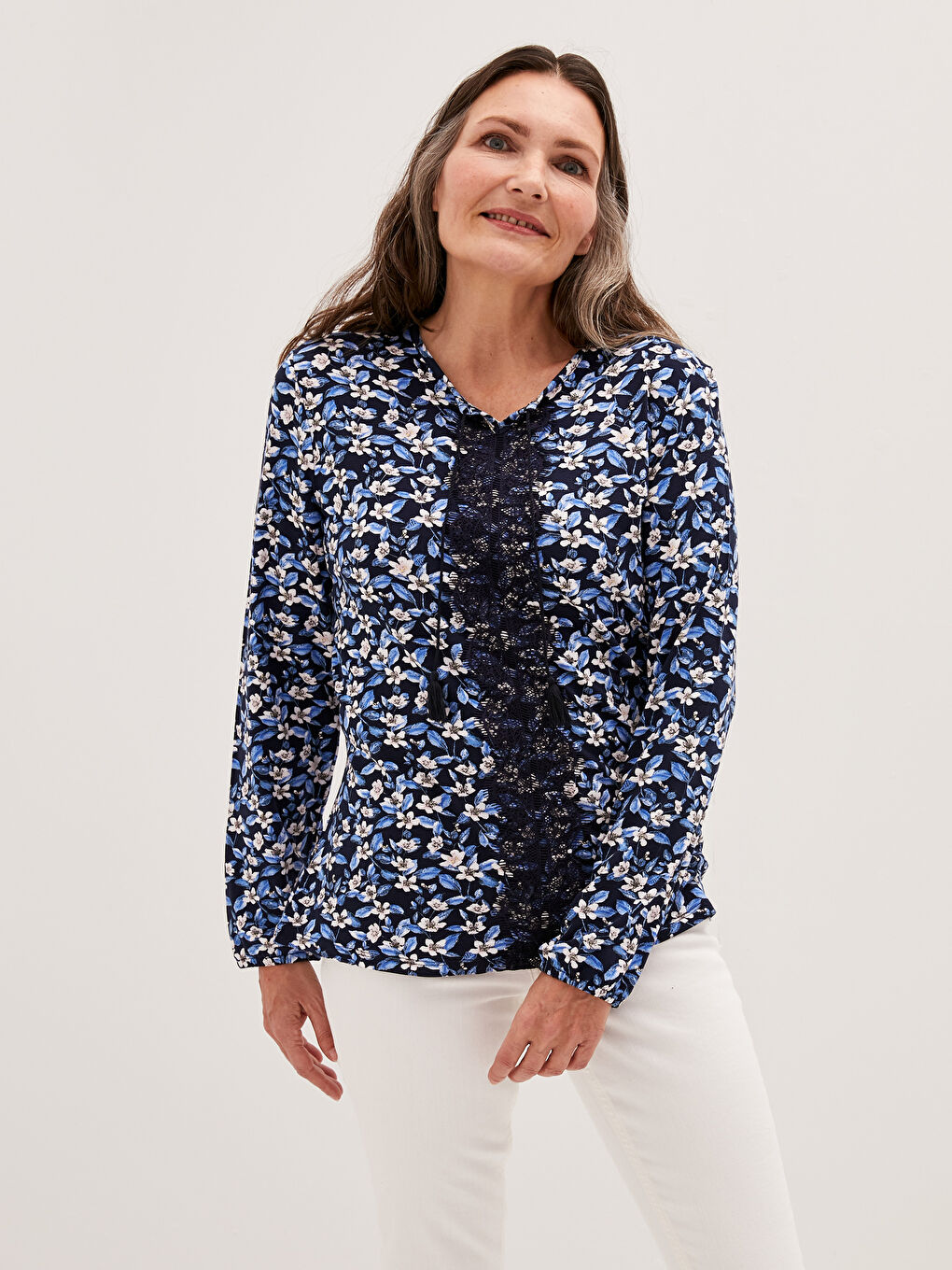 Mavi Bisiklet Yaka Nakış İşlemeli Uzun Kollu Viskon Kadın Bluz-4