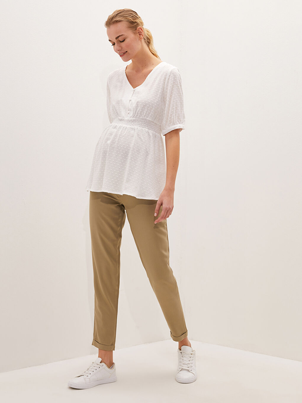 Carrot Cut Textured Fabric Maternity Trousers With Belly Paneled Pocket Detailed-2