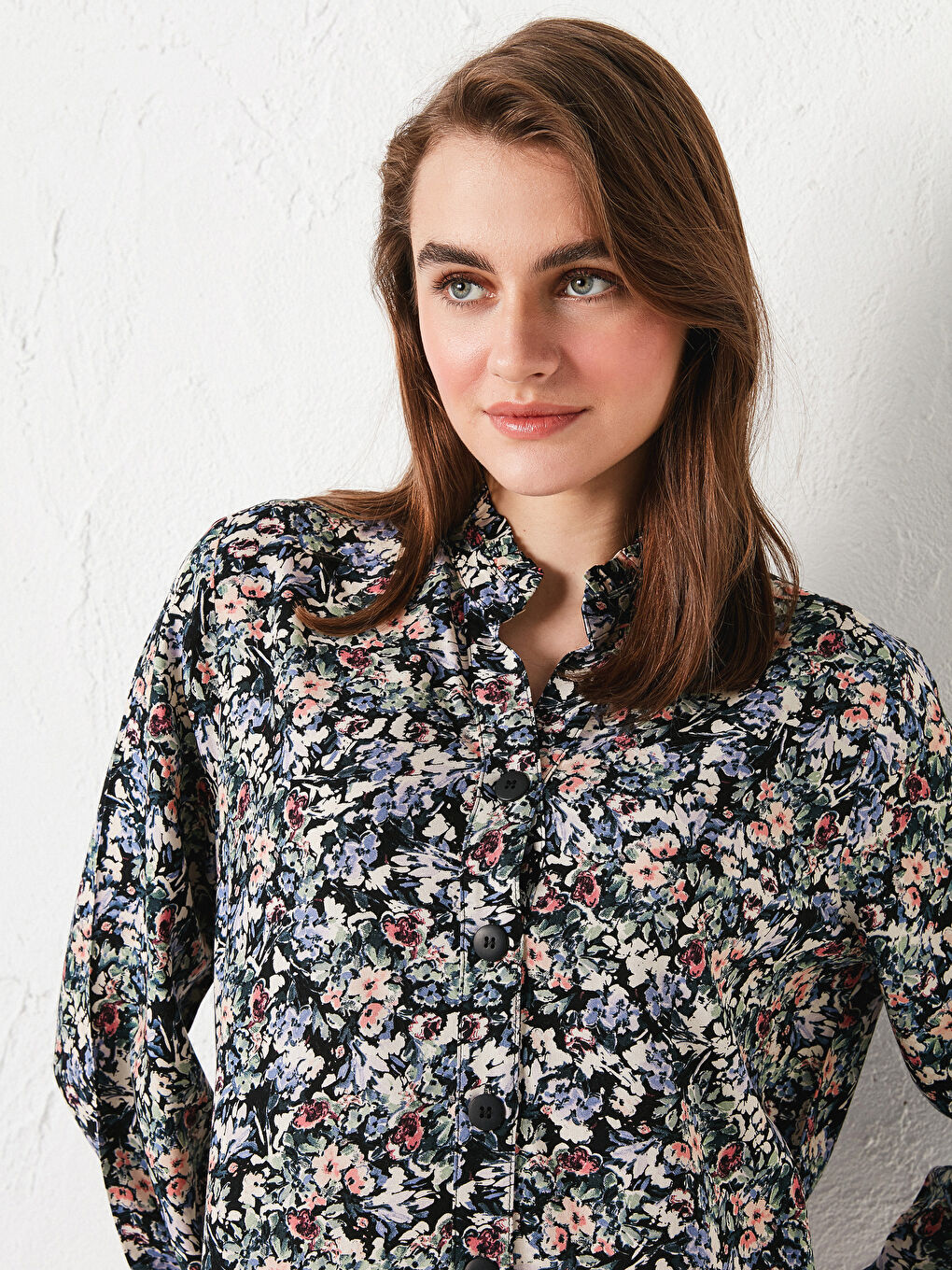 Siyah Dik Yaka Çiçek Baskılı Uzun Kollu Viskon Kadın Tunik-2