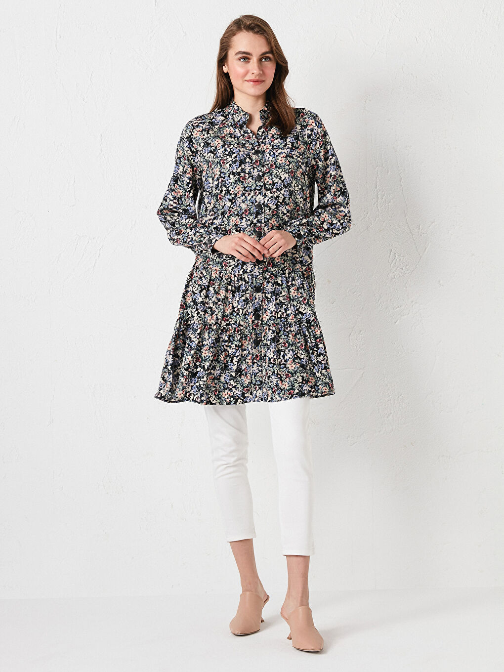 Siyah Dik Yaka Çiçek Baskılı Uzun Kollu Viskon Kadın Tunik-3