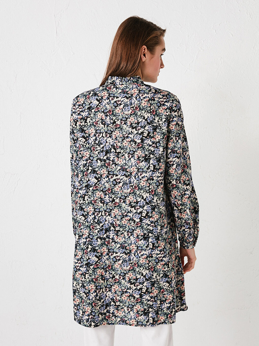 Siyah Dik Yaka Çiçek Baskılı Uzun Kollu Viskon Kadın Tunik-4