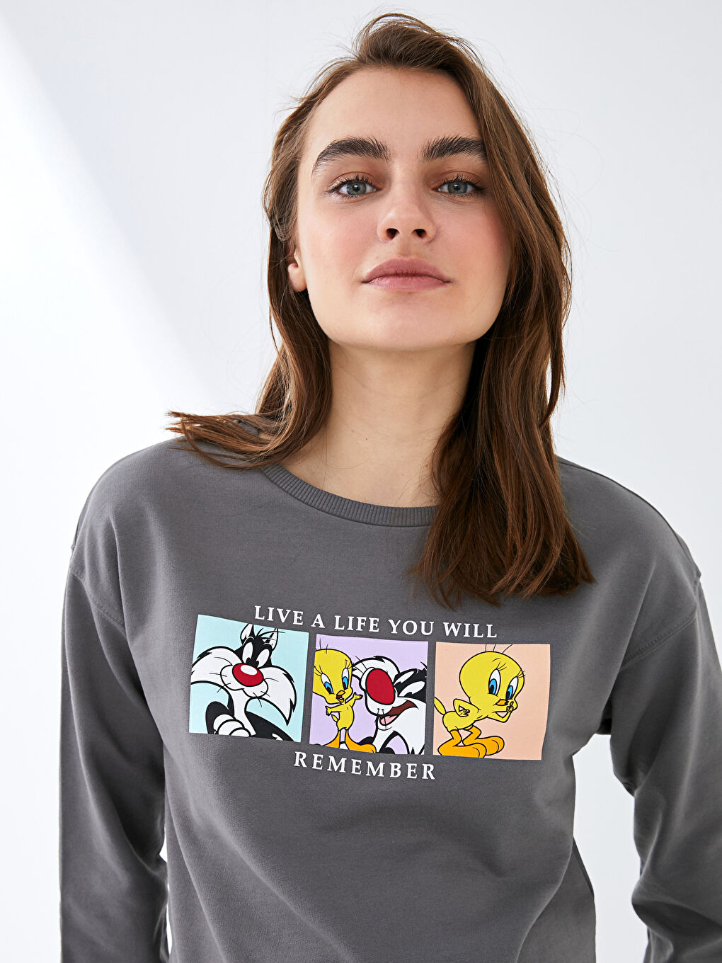 كنزة رياضية للحوامل بأكمام طويلة وياقة مستديرة وطبعة لوني تونز-3