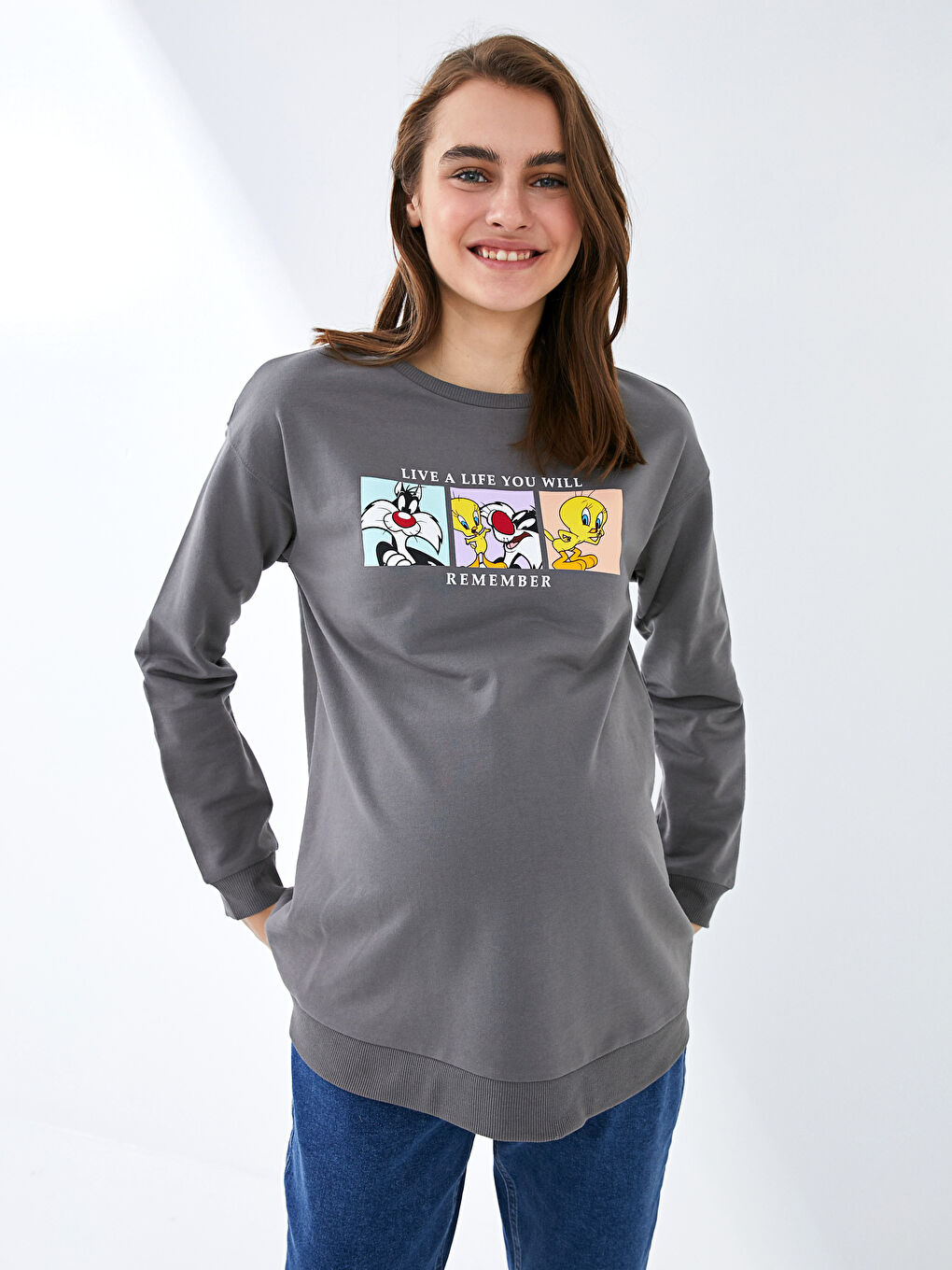 كنزة رياضية للحوامل بأكمام طويلة وياقة مستديرة وطبعة لوني تونز-1