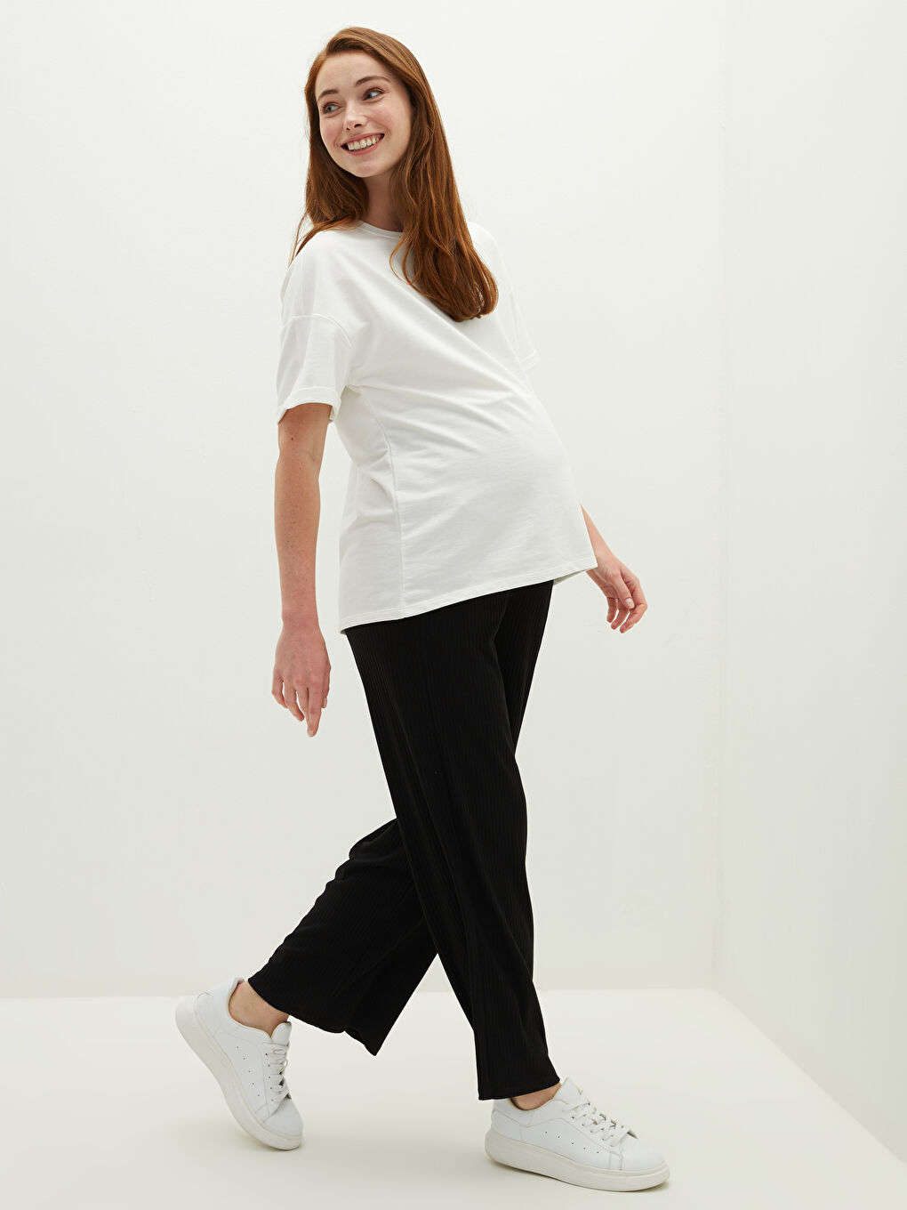 بنطال رياضي حوامل بوسط مطاطي ولوحة بطن