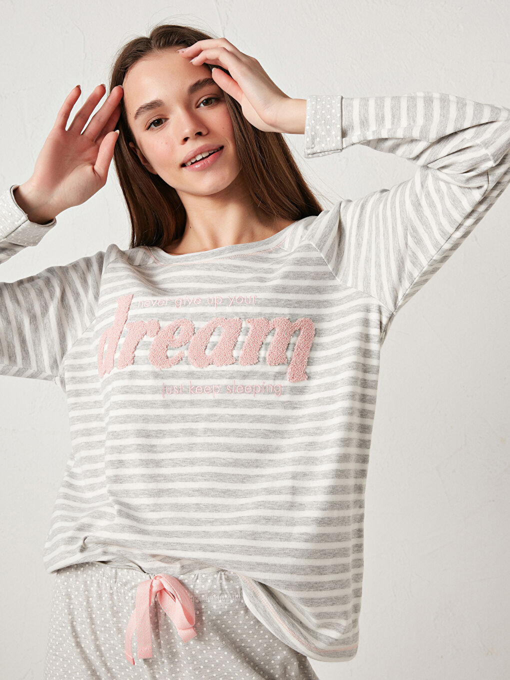 Gri Bisiklet Yaka Baskılı Uzun Kollu Kadın Pijama Takımı-1