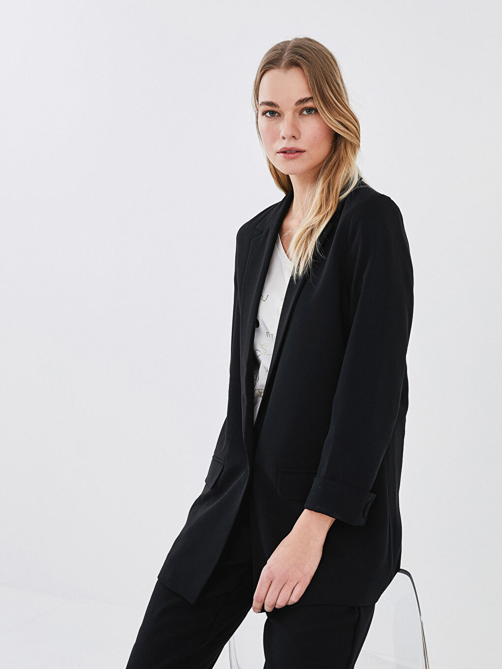 Siyah Düğme Detaylı Kadın Blazer Ceket