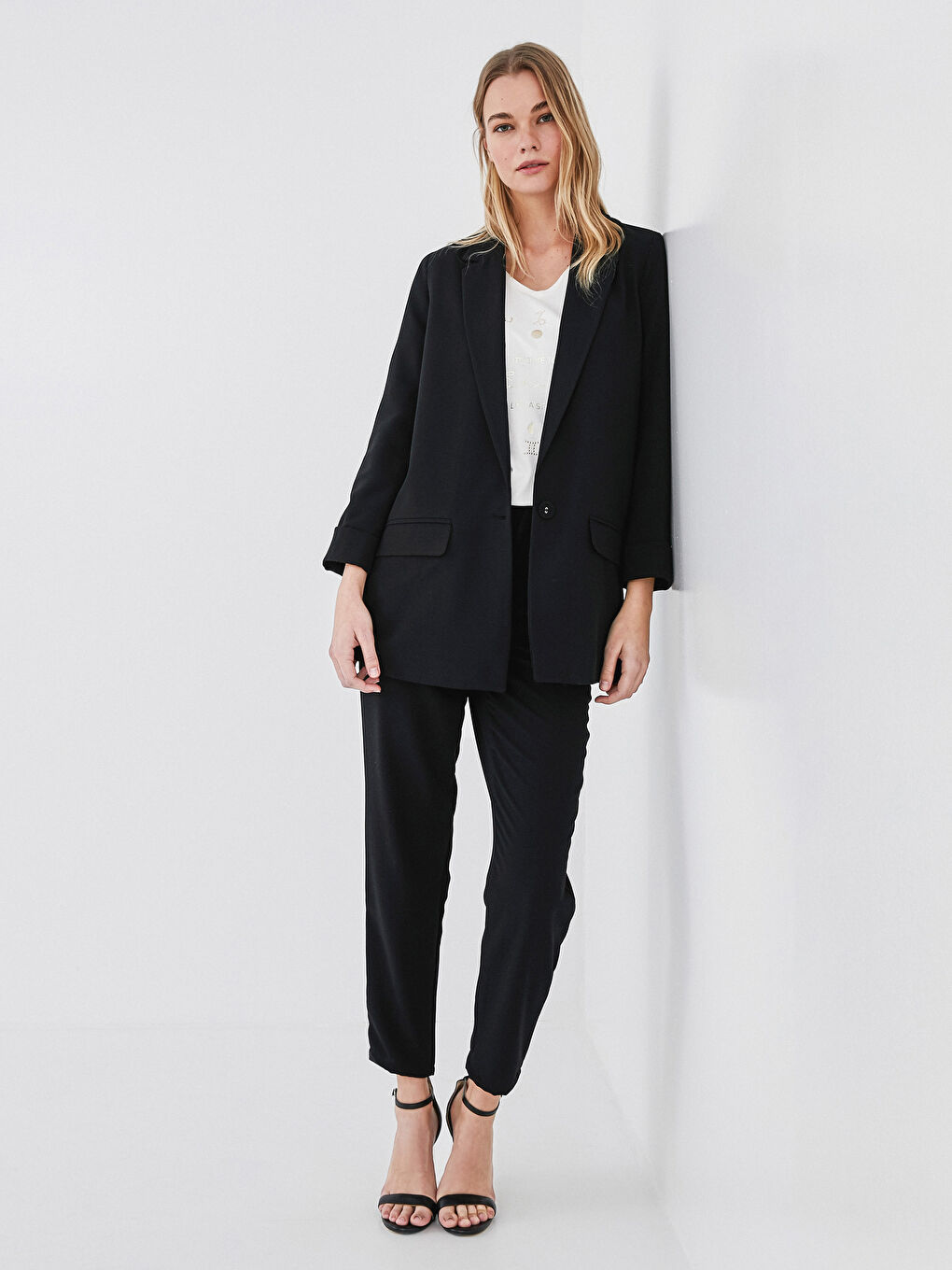 Siyah Düğme Detaylı Kadın Blazer Ceket-3