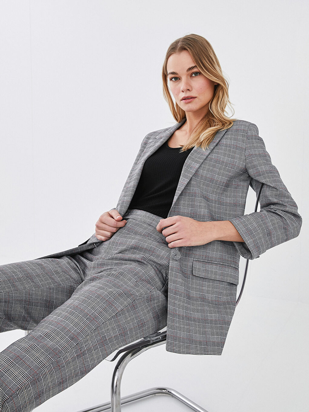 Gri Düğme Detaylı Ekose Blazer Kadın Ceket-1