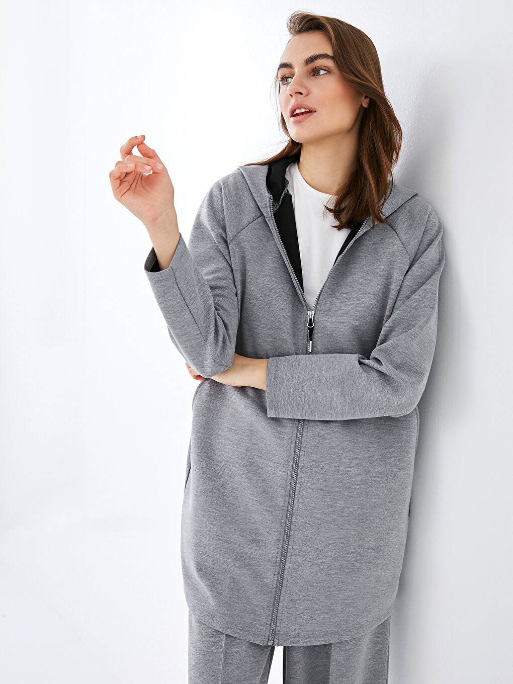 Gri Kapüşonlu Düz Uzun Kollu Fermuar Kapamalı Kadın Hırka-5