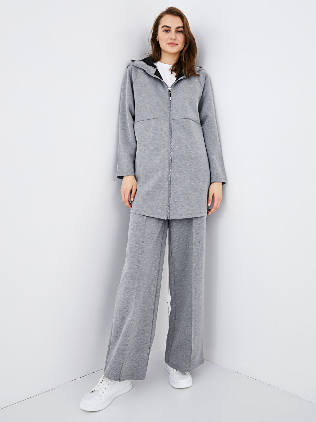 Gri Kapüşonlu Düz Uzun Kollu Fermuar Kapamalı Kadın Hırka-1