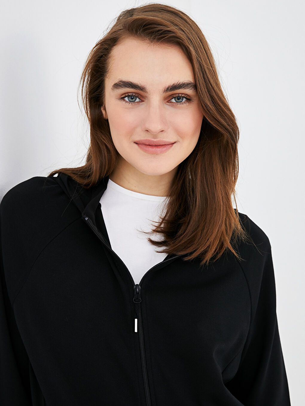 Siyah Kapüşonlu Düz Uzun Kollu Kadın Hırka-2