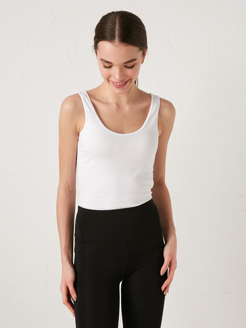 Beyaz U Yaka Kalın Askılı Atlet-1