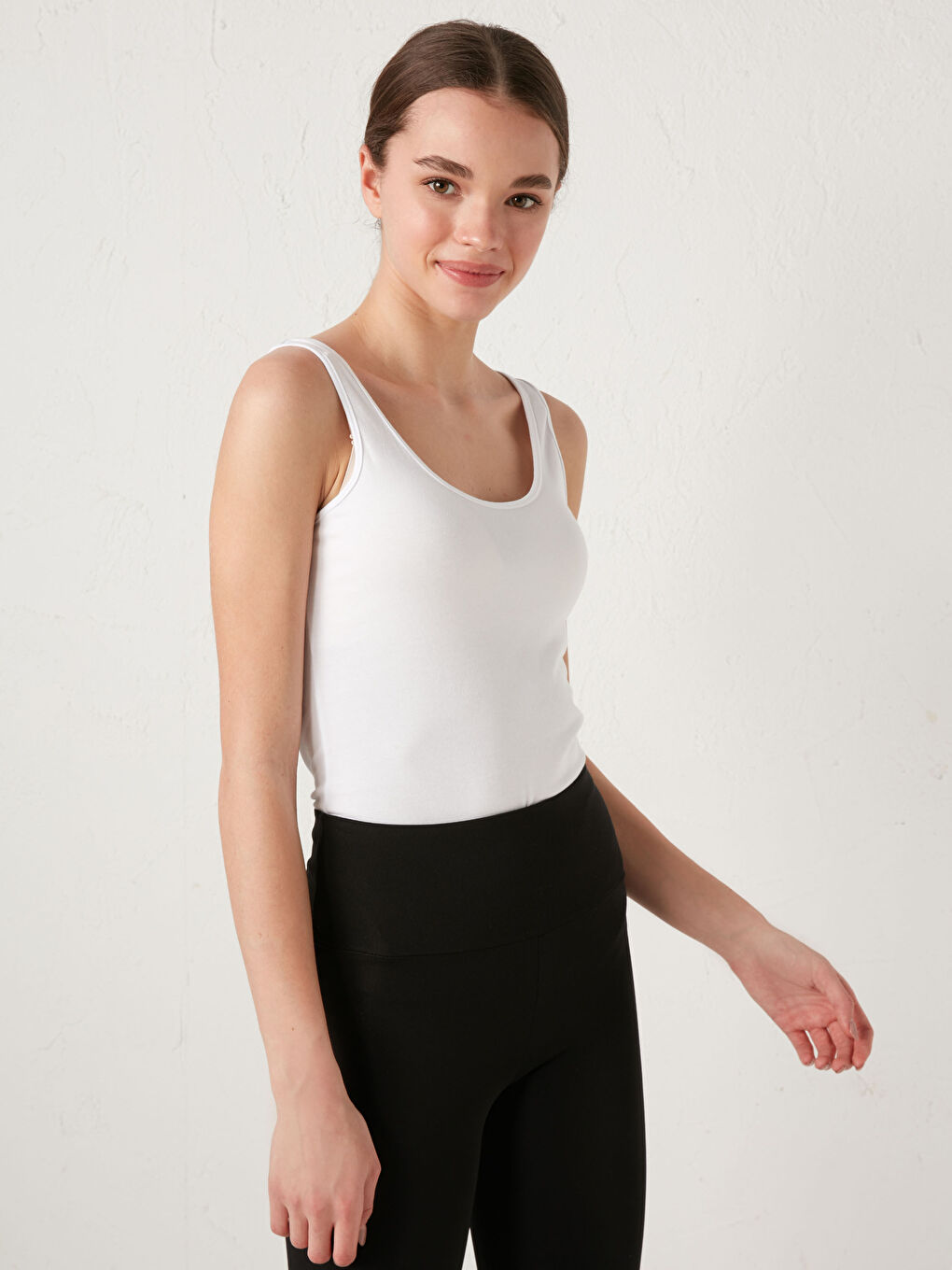 Beyaz U Yaka Kalın Askılı Atlet-2