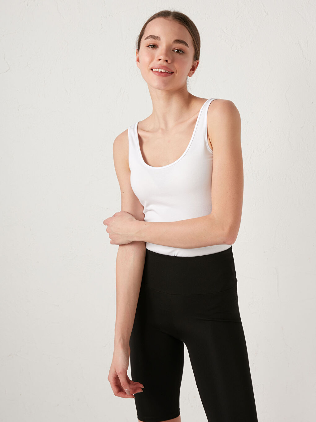 Beyaz U Yaka Kalın Askılı Atlet