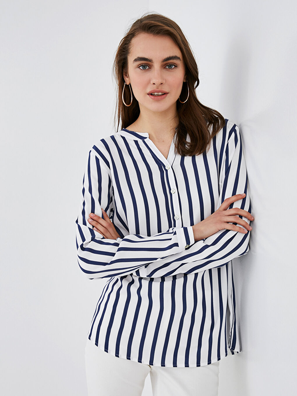 Mavi V Yaka Çizgili Uzun Kollu Viskon Kadın Bluz-4