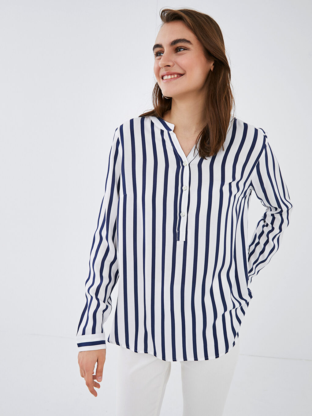 Mavi V Yaka Çizgili Uzun Kollu Viskon Kadın Bluz