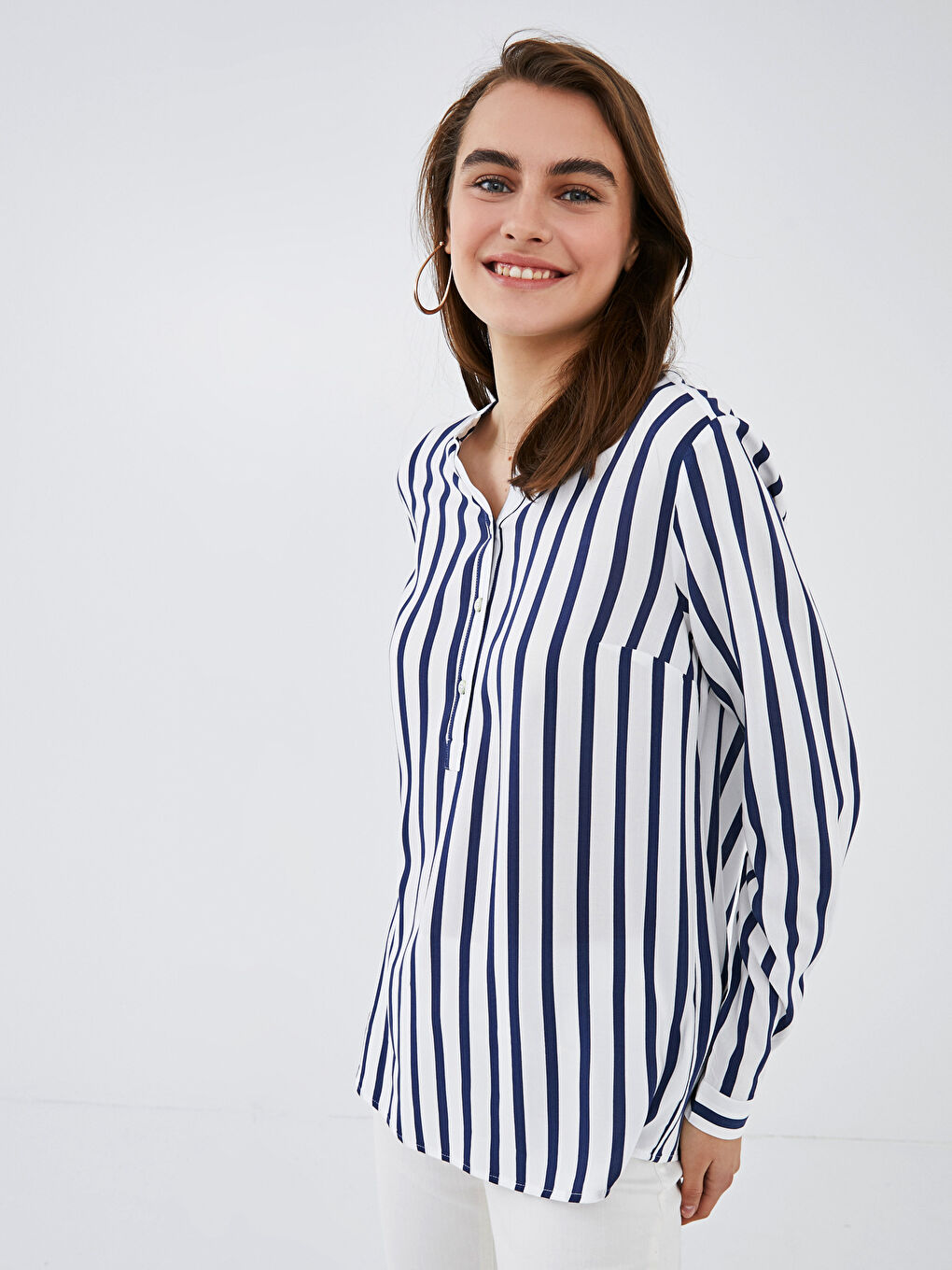Mavi V Yaka Çizgili Uzun Kollu Viskon Kadın Bluz-1