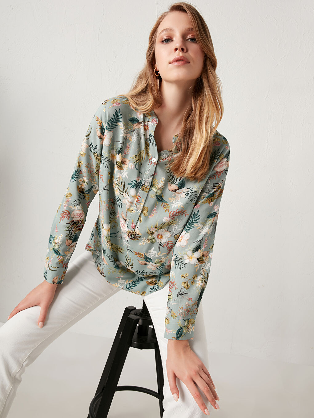 Yeşil Kaçık Yaka Çiçek Baskılı Poplin Bluz