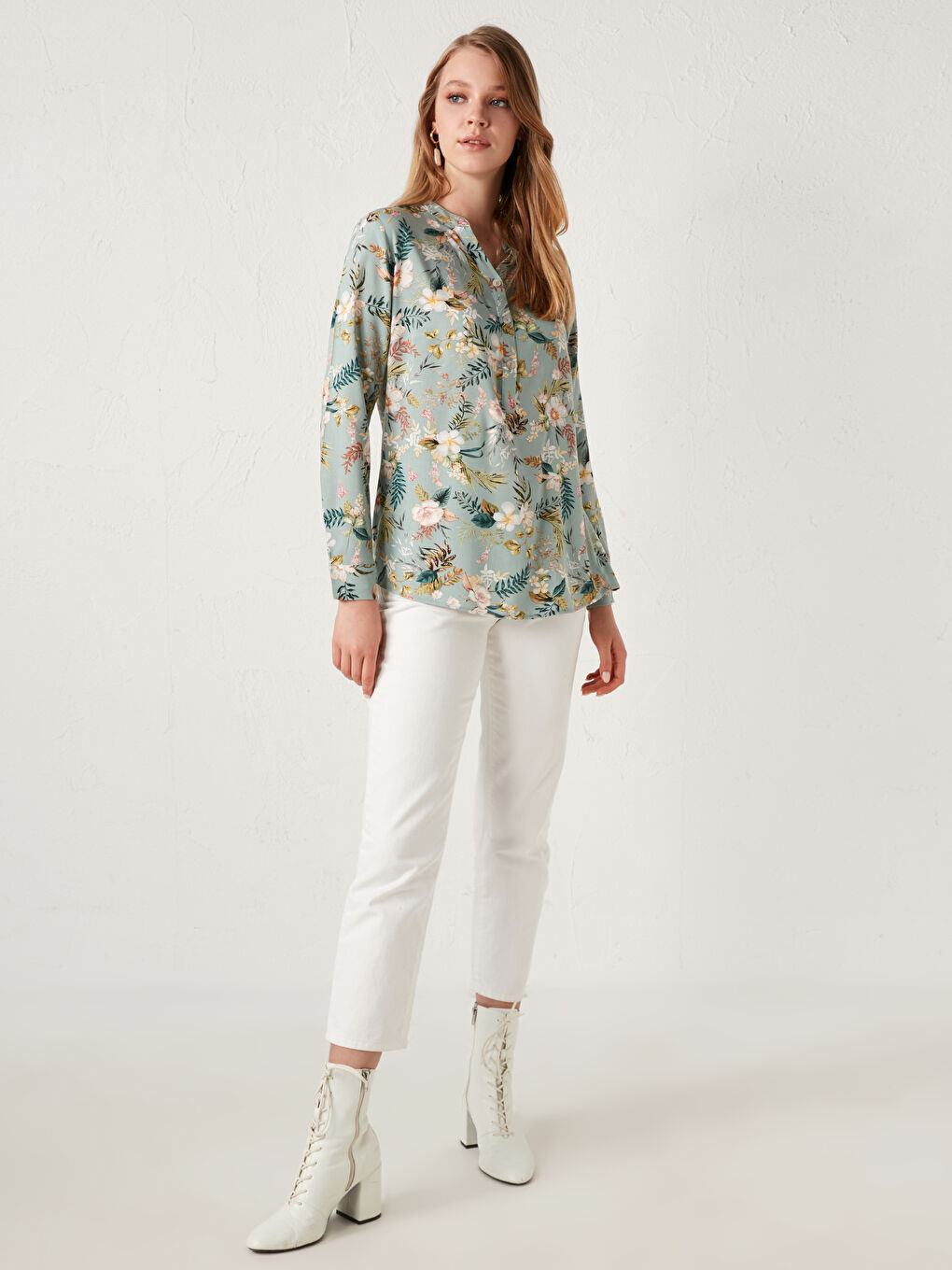 Yeşil Kaçık Yaka Çiçek Baskılı Poplin Bluz-2