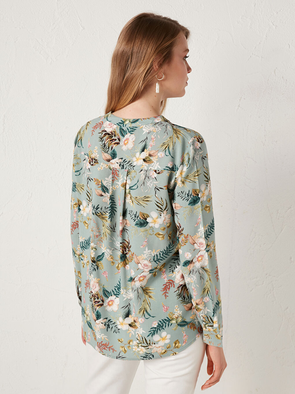 Yeşil Kaçık Yaka Çiçek Baskılı Poplin Bluz-4