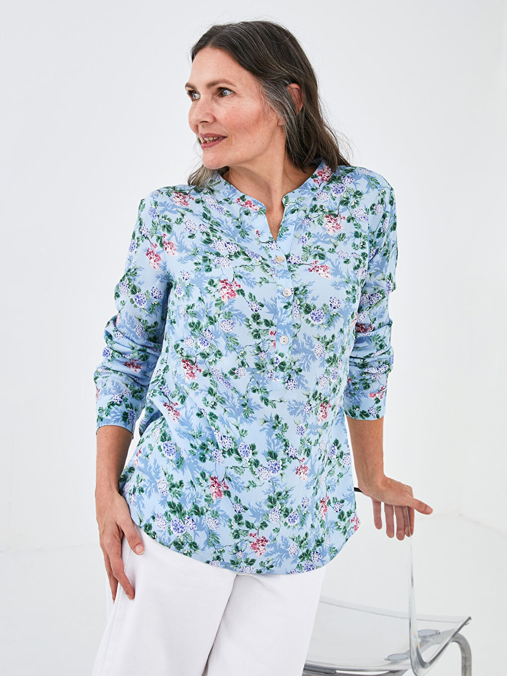Mavi Kaçık Yaka Çiçek Baskılı Uzun Kollu Poplin Kadın Bluz-1
