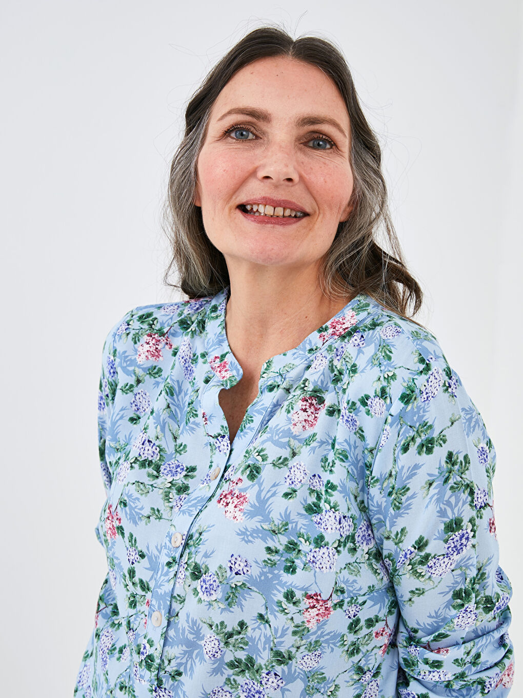 Mavi Kaçık Yaka Çiçek Baskılı Uzun Kollu Poplin Kadın Bluz-2