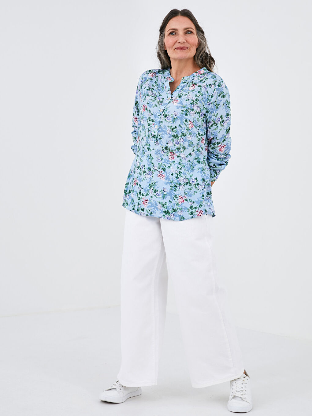 Mavi Kaçık Yaka Çiçek Baskılı Uzun Kollu Poplin Kadın Bluz-3