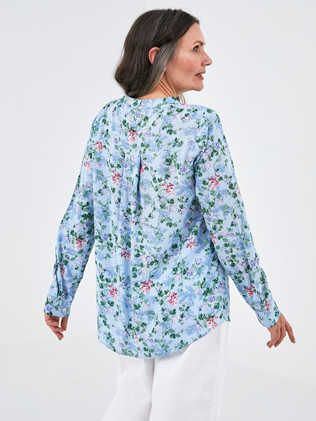 Mavi Kaçık Yaka Çiçek Baskılı Uzun Kollu Poplin Kadın Bluz-4