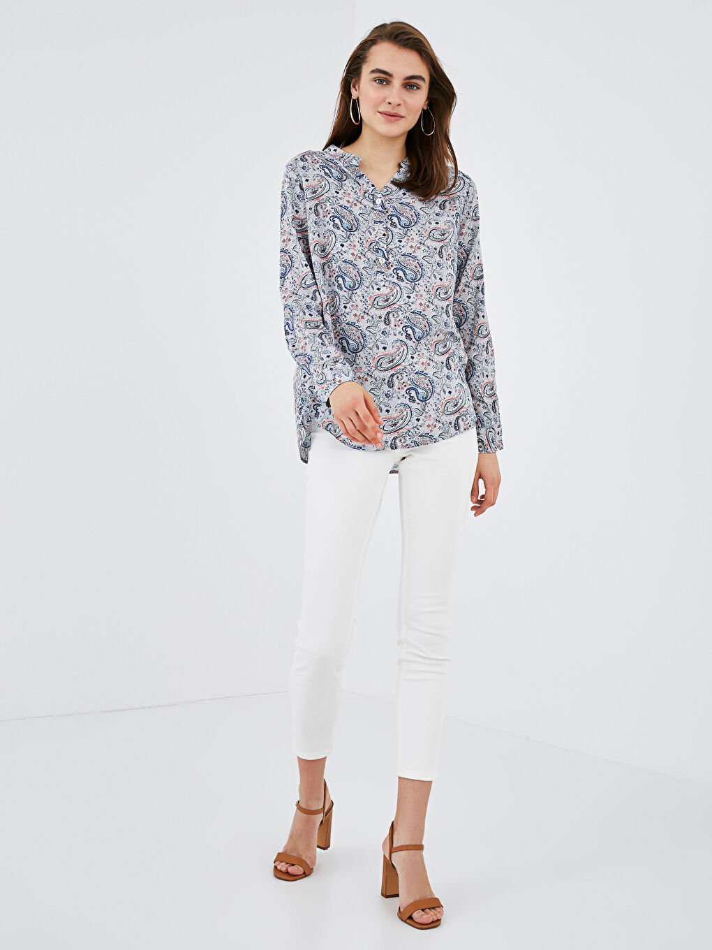 Pembe Kaçık Yaka Baskılı Uzun Kollu Poplin Kadın Bluz-1