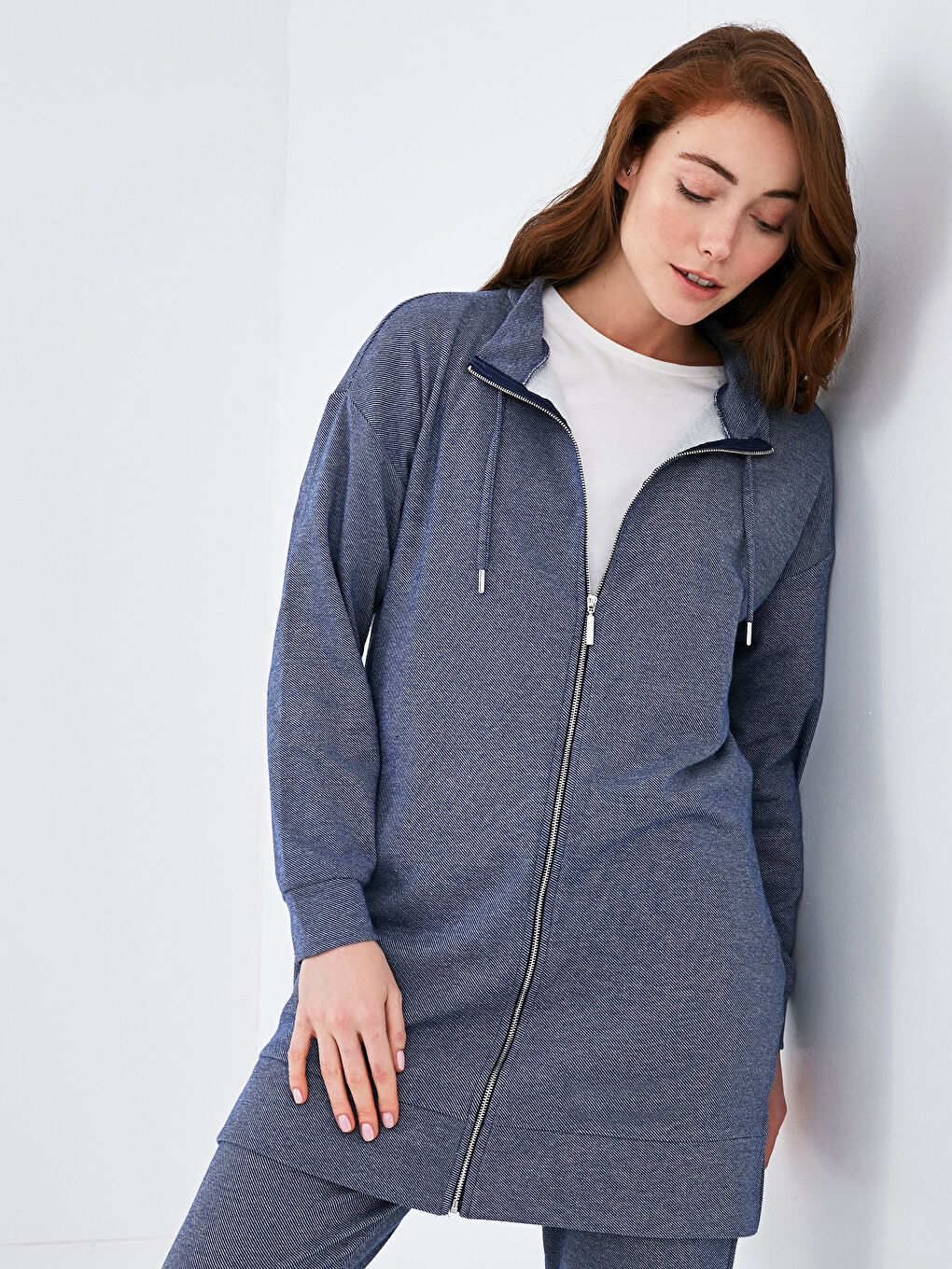 کاردیگانی قۆڵ درێژ بۆ ژنان بە یه‌خه‌ی مل بەرز و داخستنی زنجیر