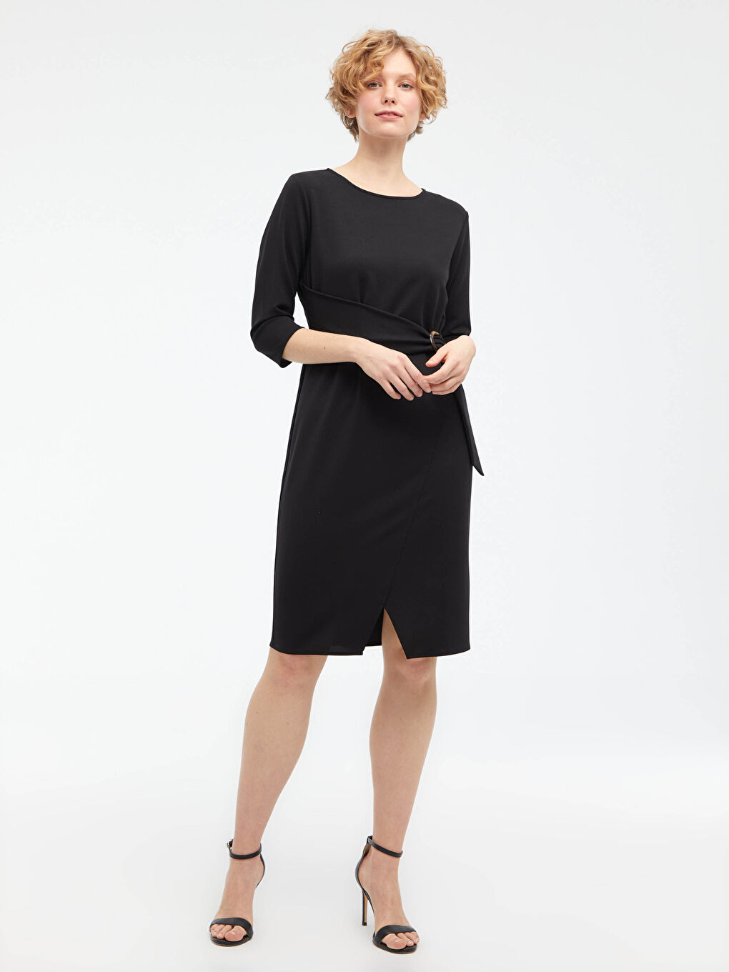 Siyah Kemerli Yırtmaç Detaylı Krep Elbise-5