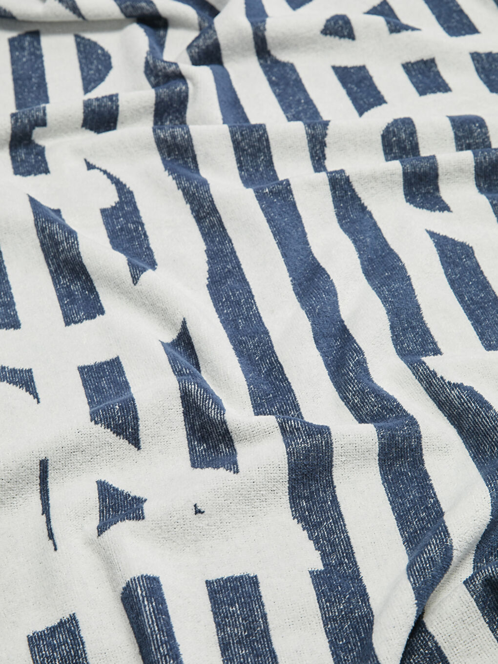 Lacivert Baskılı Kadın Plaj Havlusu-2