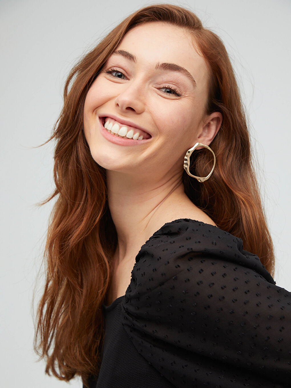 بلوزة نسائية بأكمام بالون منقوشة بياقة على شكل قارب