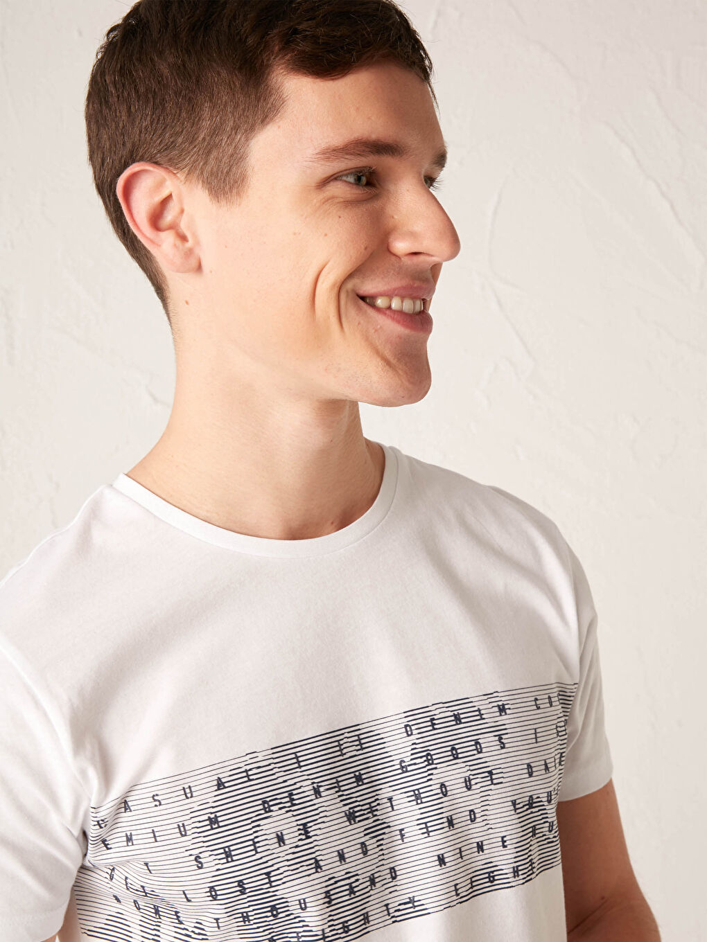 Beyaz Bisiklet Yaka Baskılı Penye Tişört-3