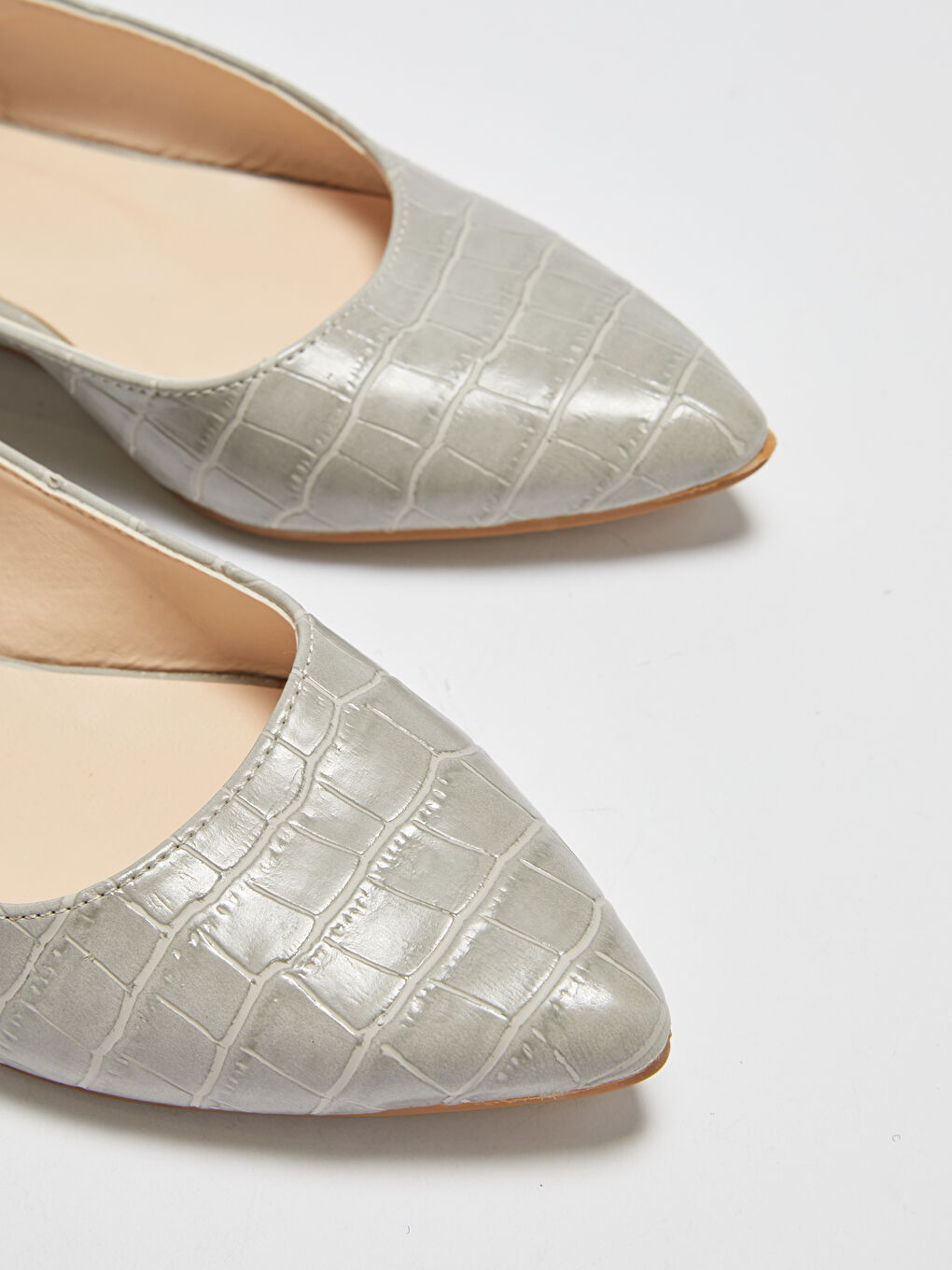 Gri Kadın Parlak Görünümlü Babet Ayakkabı-3