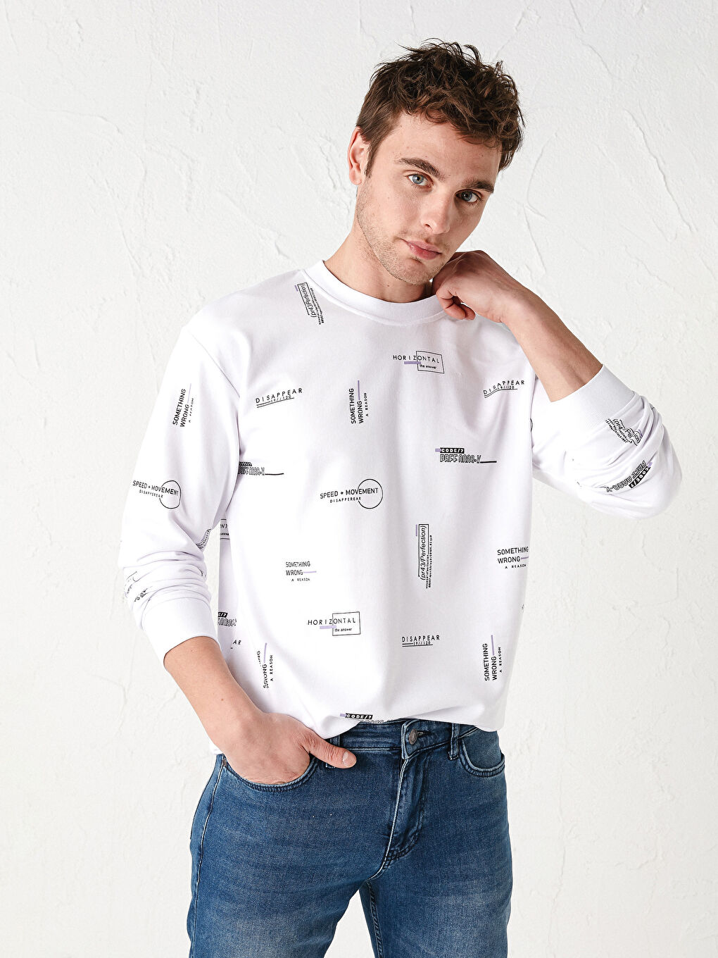 Beyaz Bisiklet Yaka Uzun Kollu Desenli Erkek Sweatshirt-1