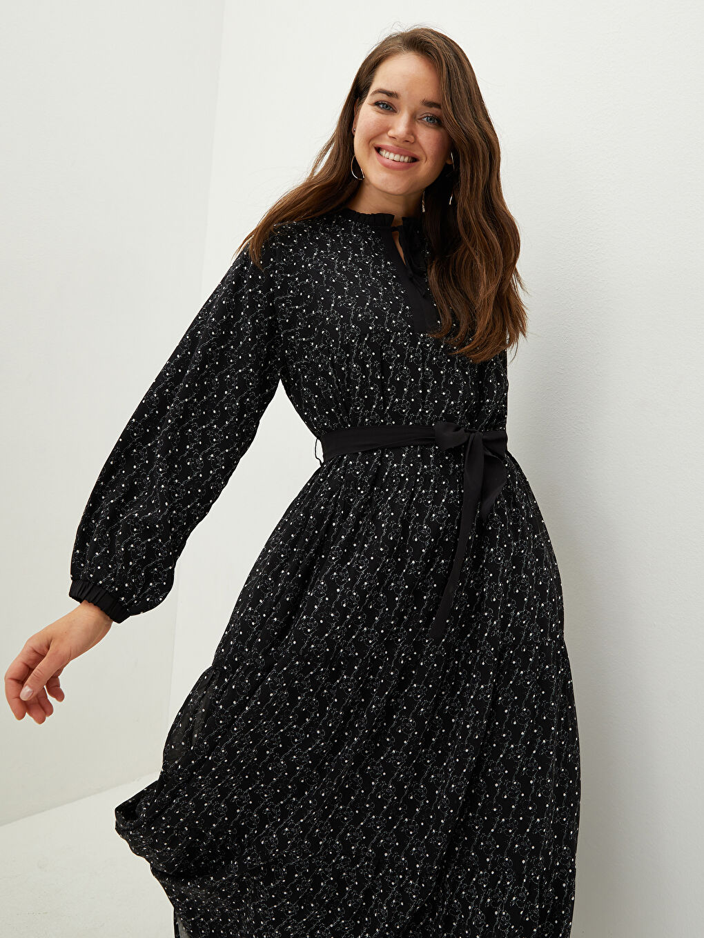 LCWAIKIKI Classic Robe à Manches Longues à Motif avec Col Lavallière pour Femmes -S1CK52Z8-LQJ