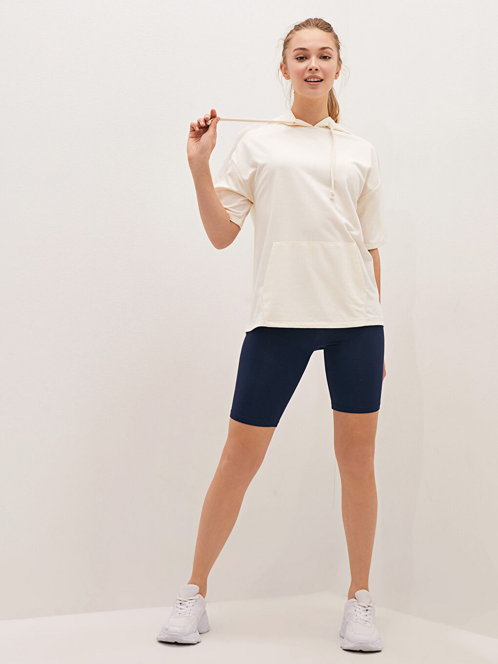 Kurzarm-Sport-T-Shirt mit Kapuze für Damen-1