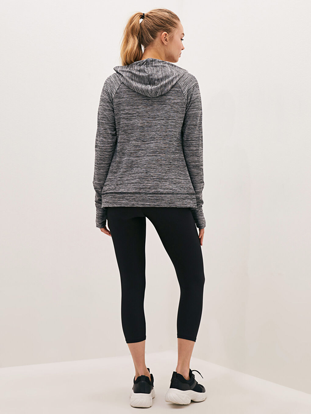Gri Kapüşonlu Desenli Uzun Kollu Kadın Spor Hırka-1