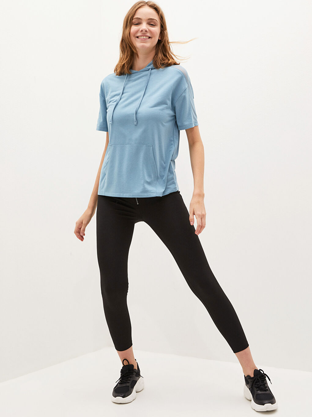 Mavi Kapüşonlu Düz Kısa Kollu Kadın Spor Tişört-2